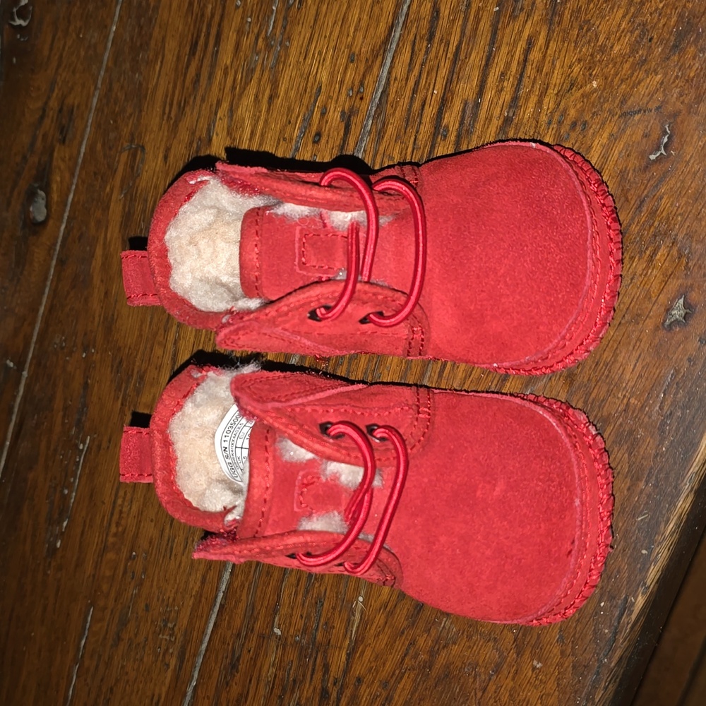 Baby UGG Neumel booties